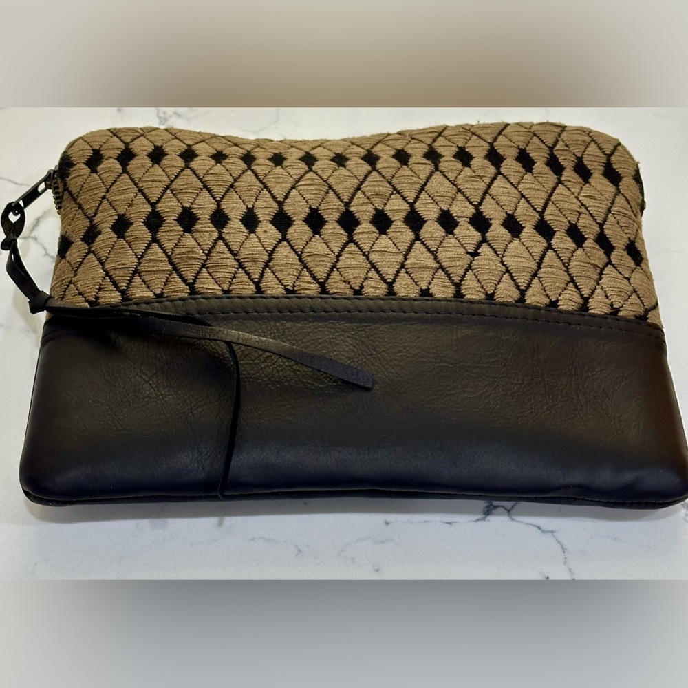 Mercado Global Tan and Black Diamond Pattern Clutch with Black Leather